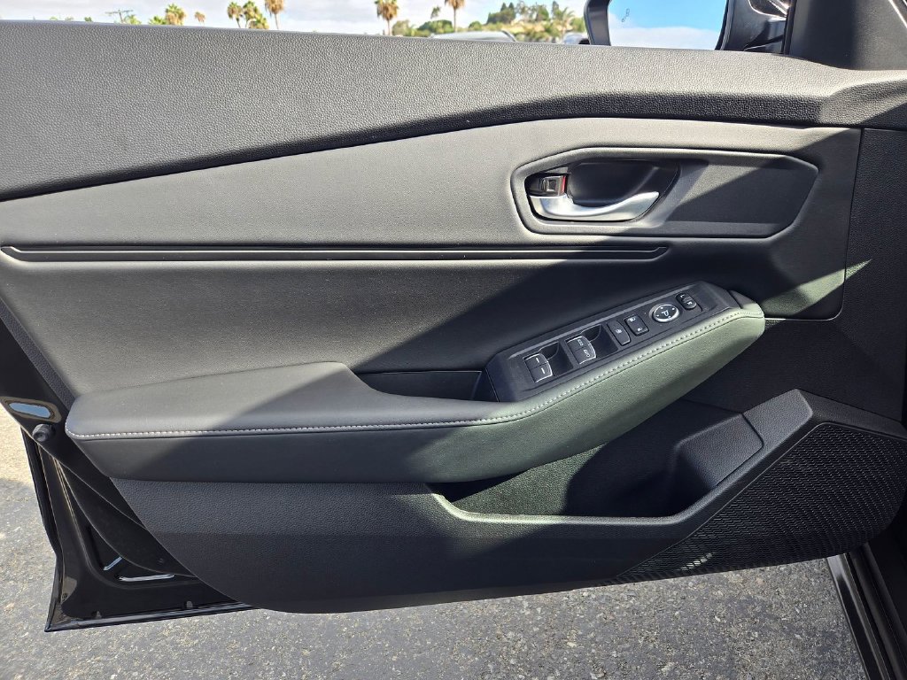 Used 2025 Honda Accord Sport image 9