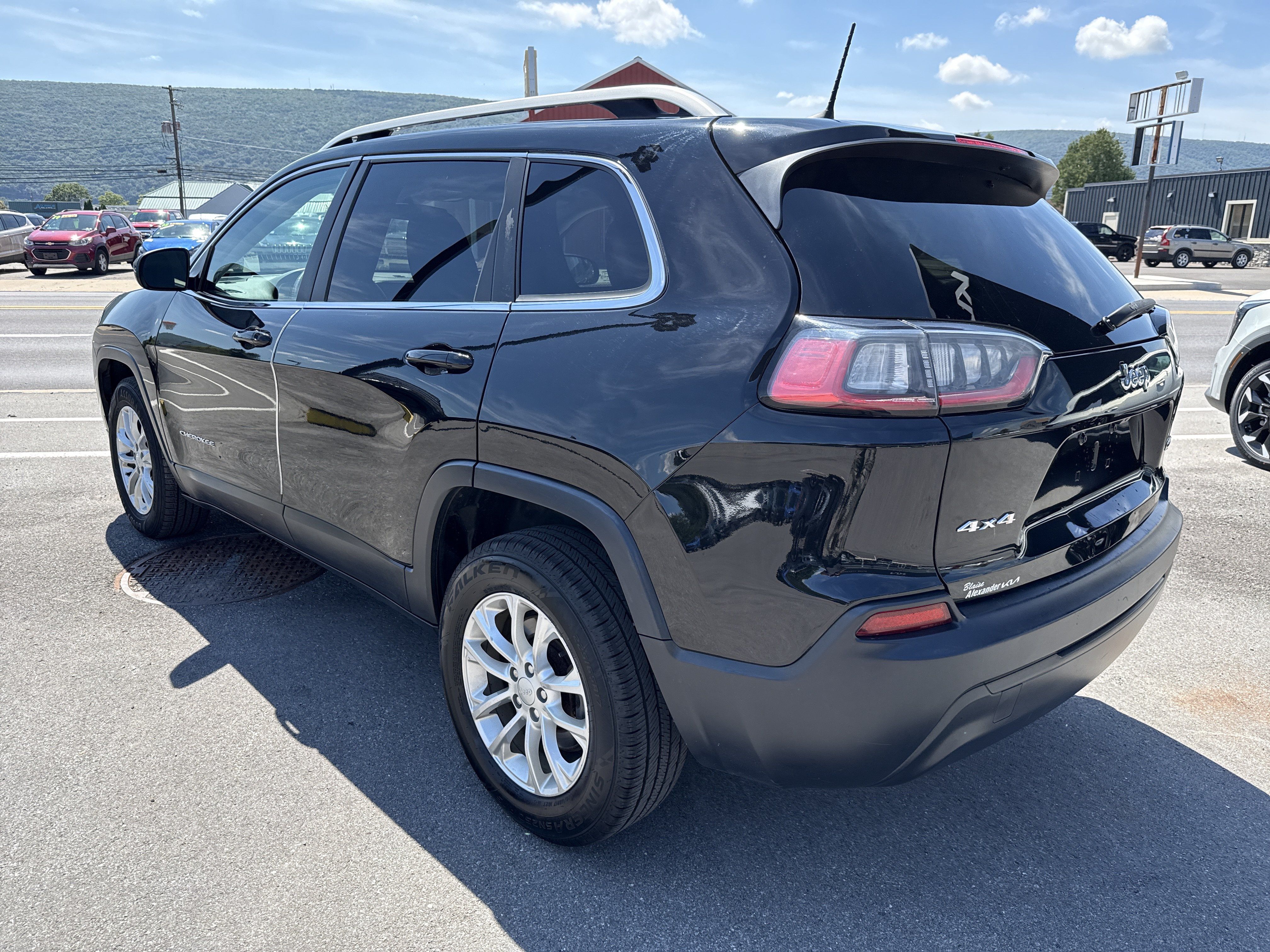 Used 2019 Jeep Cherokee Latitude w/ Popular Appearance Group AWD/4WD image 6
