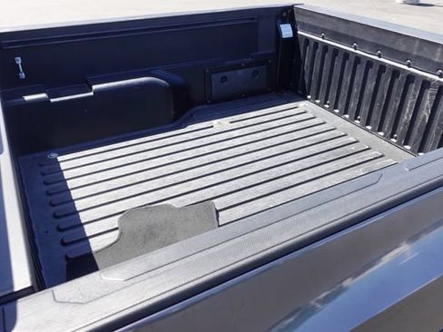 Used 2018 Toyota Tacoma SR5 RWD image 11