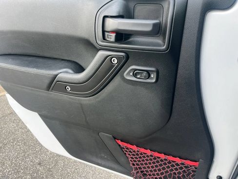 Used 2018 Jeep Wrangler Unlimited Rubicon AWD/4WD image 8