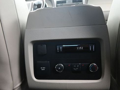 Used 2017 Lincoln Navigator Select image 16