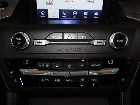 Used 2020 Ford Explorer Platinum w/ Premium Technology Package AWD/4WD image 29