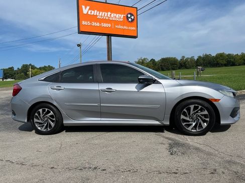 Used 2018 Honda Civic EX image 1