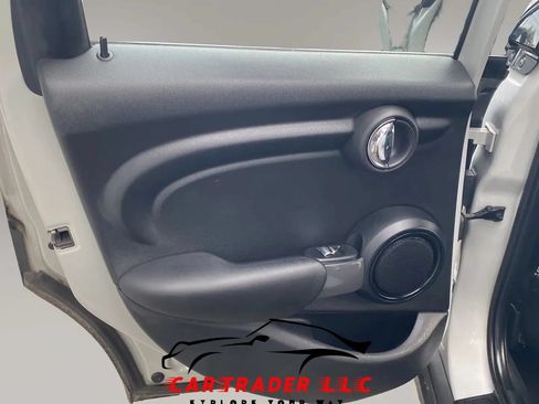 Used 2020 MINI Cooper 4-Door Hardtop w/ Storage Package FWD image 9