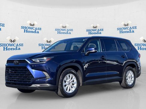 Used 2024 Toyota Grand Highlander FWD image 2