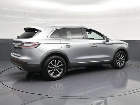 Used 2021 Lincoln Nautilus FWD image 3