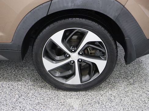 Used 2016 Hyundai Tucson Limited w/ Option Group 03 FWD image 10