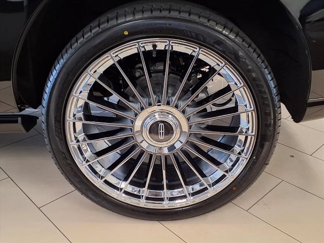 New 2025 Lincoln Navigator Reserve AWD/4WD image 16