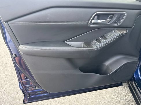 Used 2025 Nissan Rogue Platinum FWD image 12