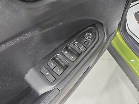 Certified 2023 Hyundai Venue SEL FWD image 11