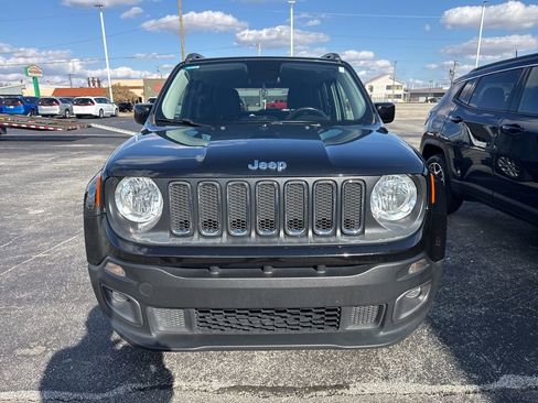 Used 2017 Jeep Renegade Latitude image 2