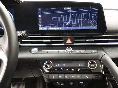 Used 2022 Hyundai Elantra Limited FWD image 10