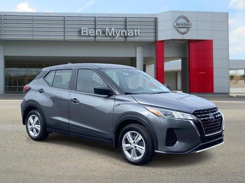 Certified 2025 Nissan Kicks Play S FWD image 1