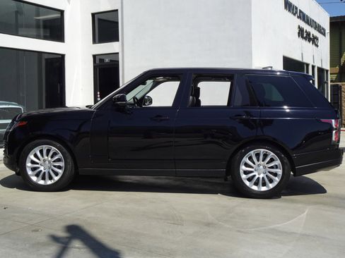 Used 2020 Land Rover Range Rover HSE image 3