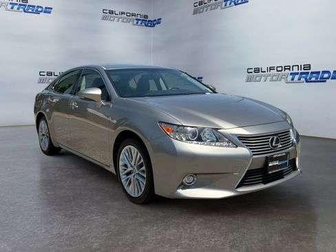 Used 2015 Lexus ES 350 w/ Luxury Package FWD image 3