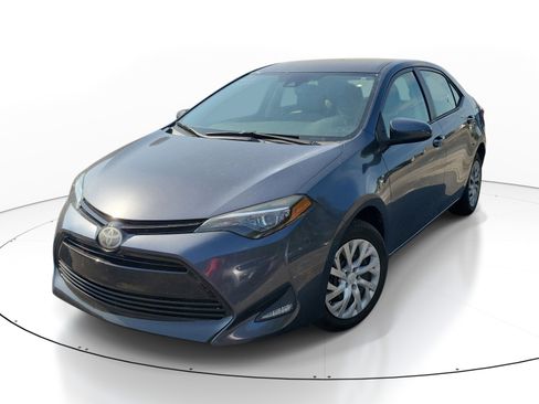 Used 2018 Toyota Corolla LE FWD image 3
