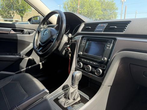 Used 2018 Volkswagen Passat 2.0T R-Line w/ R-Line Lighting Package FWD image 16