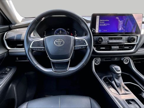 Used 2025 Toyota Grand Highlander AWD image 5