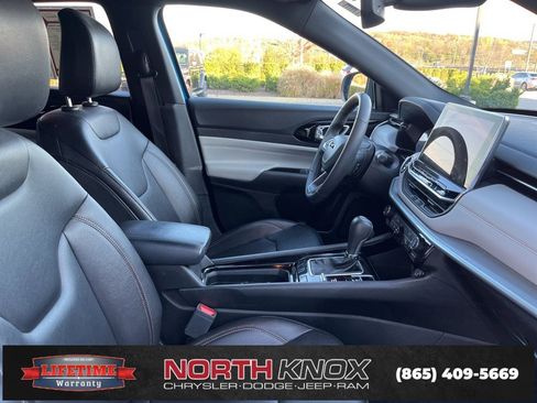 Used 2024 Jeep Compass Limited image 25