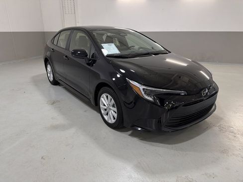 Used 2026 Toyota Corolla LE w/ LE Premium Package FWD image 4