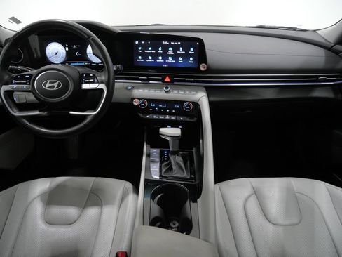 Used 2025 Hyundai Elantra Limited FWD image 11