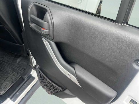 Used 2015 Jeep Wrangler Unlimited Sport image 18