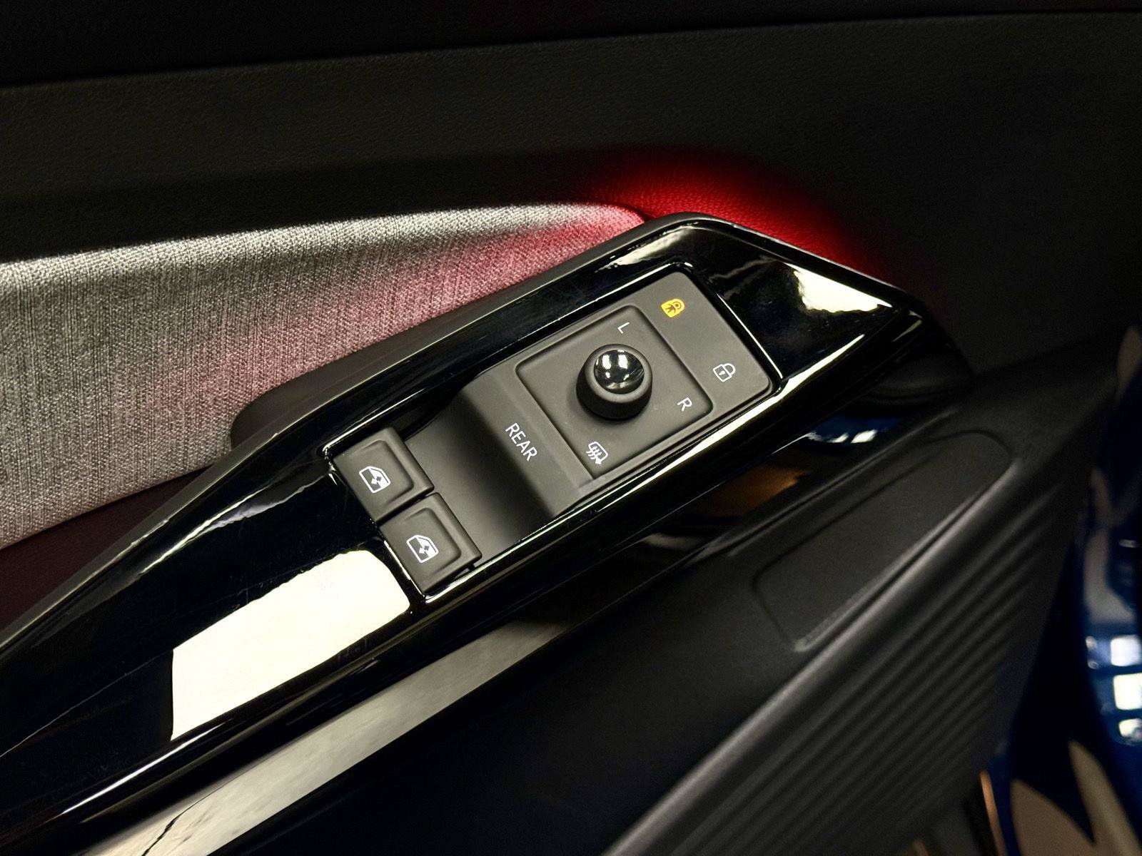 Used 2023 Volkswagen ID.4 2WD image 13