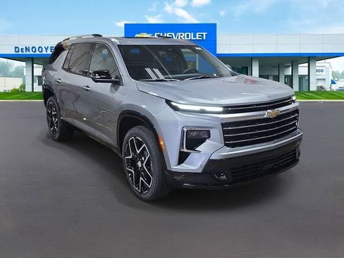 New 2026 Chevrolet Traverse High Country w/ LPO, Floor Liner Package AWD/4WD image 4