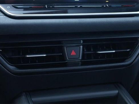 New 2025 Volkswagen Tiguan SE image 14