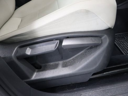 Used 2018 Volkswagen Tiguan SE image 22