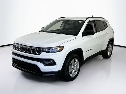 Used 2022 Jeep Compass Latitude image 1
