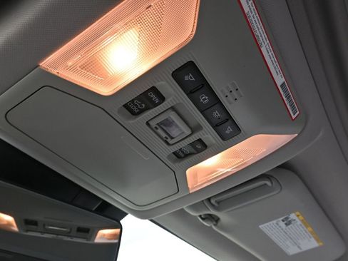 Used 2019 Toyota RAV4 Limited image 22