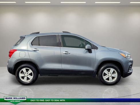 Used 2019 Chevrolet Trax LT w/ LT Convenience Package AWD/4WD image 2