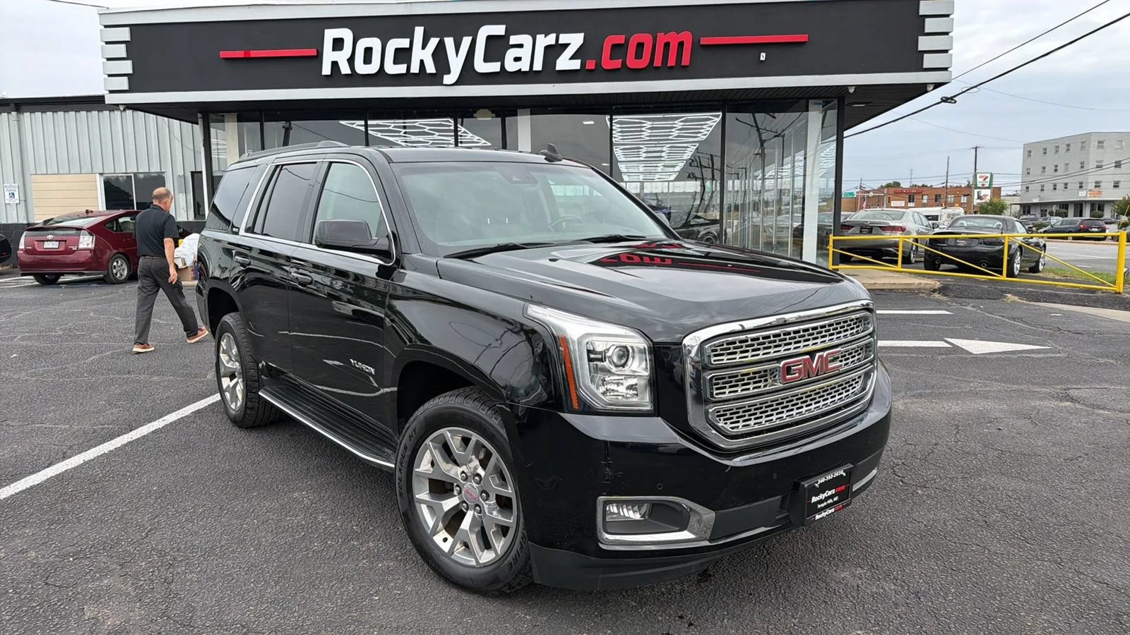 Used 2019 GMC Yukon SLE w/ SLE Value Package AWD/4WD image 1
