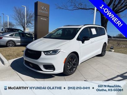 Used 2025 Chrysler Pacifica Limited