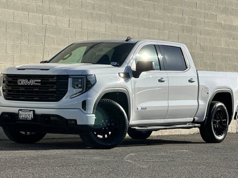 Used 2025 GMC Sierra 1500 Elevation w/ Preferred Package image 8