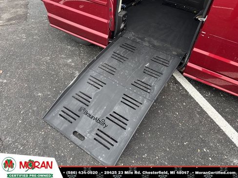 Used 2015 Dodge Grand Caravan SXT image 34