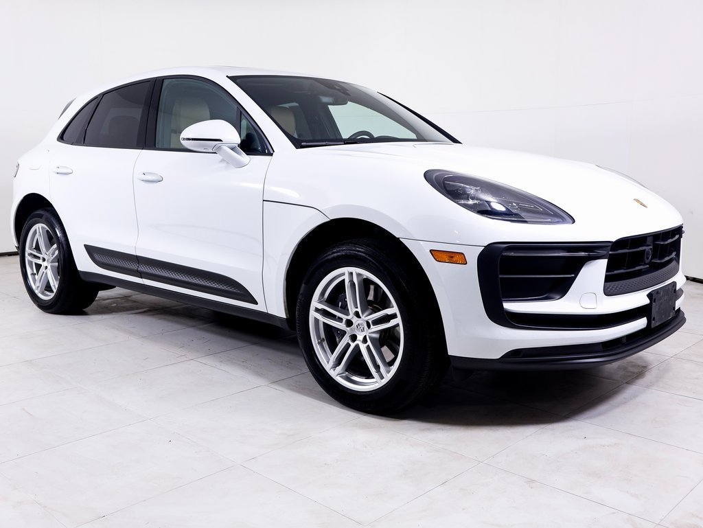Used 2025 Porsche Macan AWD/4WD image 25