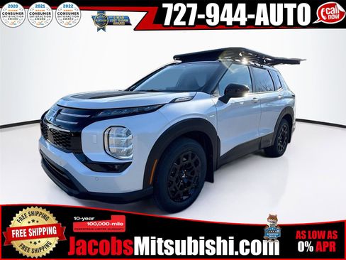 New 2026 Mitsubishi Outlander SE image 1