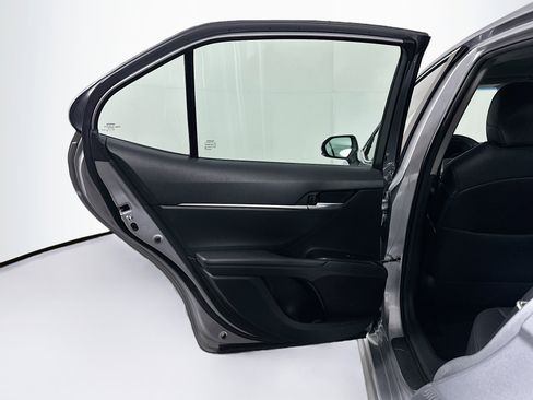 Used 2018 Toyota Camry SE w/ Moonroof Package image 26