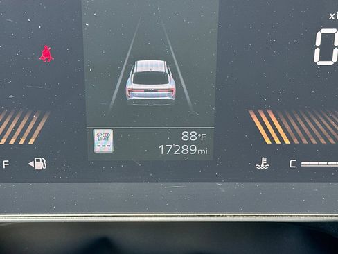Used 2025 Kia K4 FWD image 33