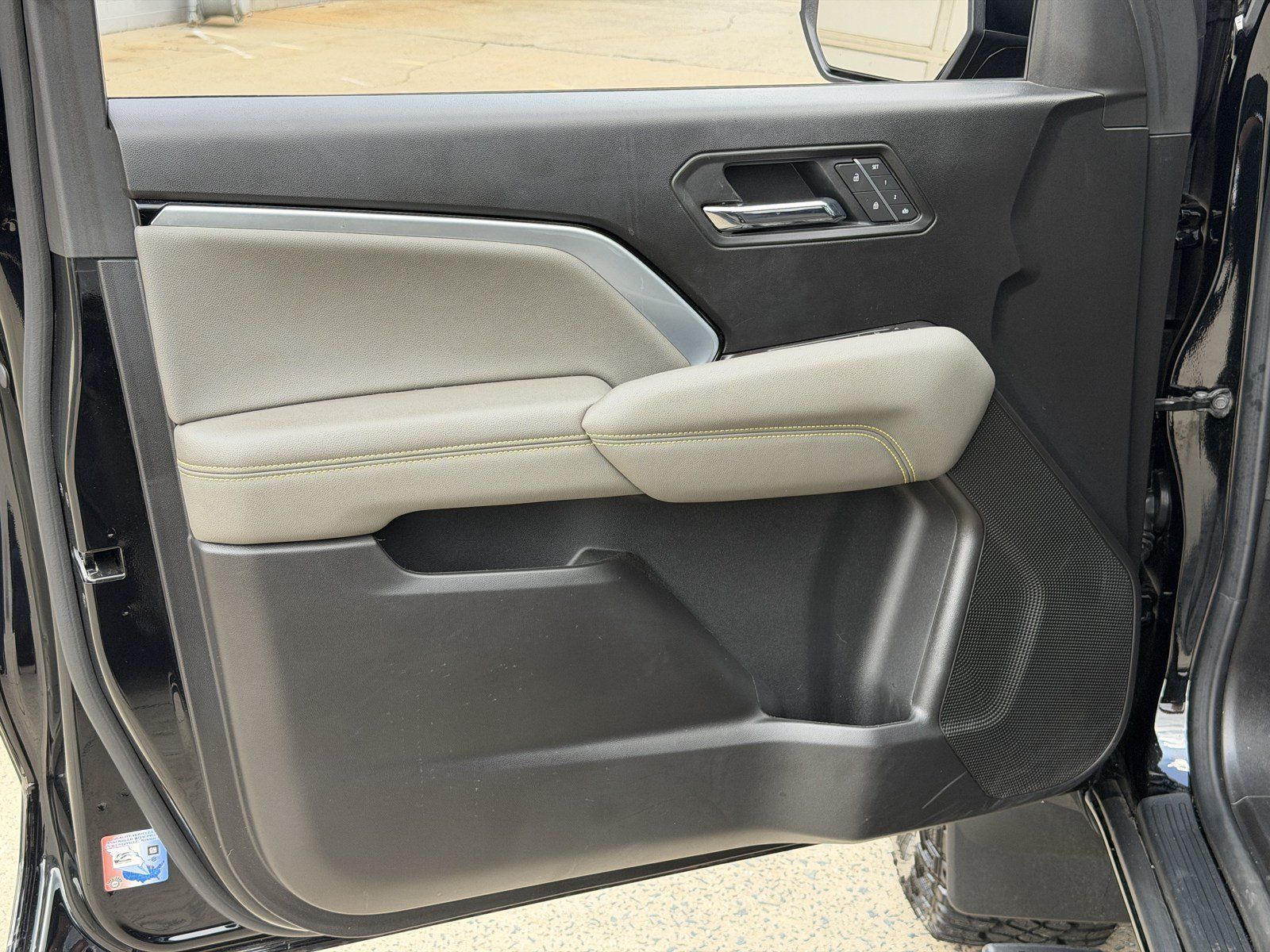 Used 2026 Chevrolet Colorado ZR2 w/ Technology Package AWD/4WD image 12