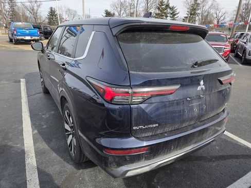 Used 2025 Mitsubishi Outlander SE image 6