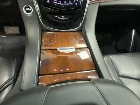 Used 2019 Cadillac Escalade ESV Premium Luxury image 28