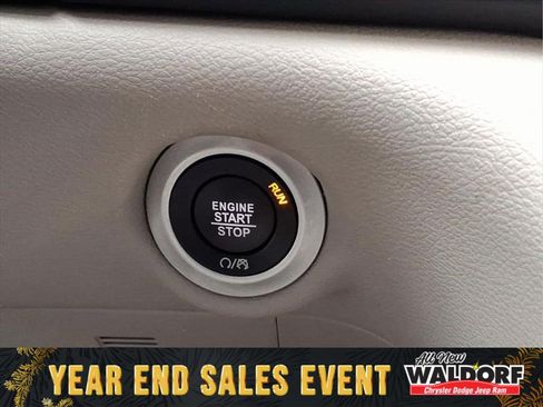 Used 2023 Chrysler Pacifica Touring-L image 19