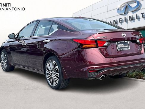 Used 2025 Nissan Altima 2.5 SL AWD/4WD image 14