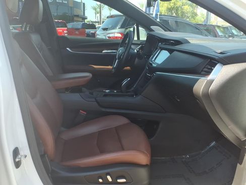 Used 2021 Cadillac XT5 Premium Luxury FWD image 11