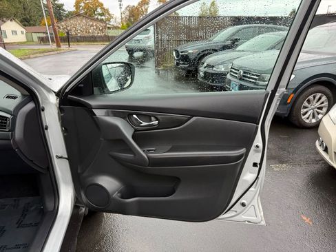 Used 2017 Nissan Rogue SL w/ SL Premium Package image 15