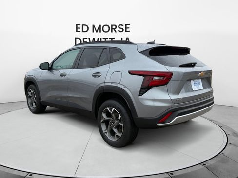 Used 2024 Chevrolet Trax LT image 3
