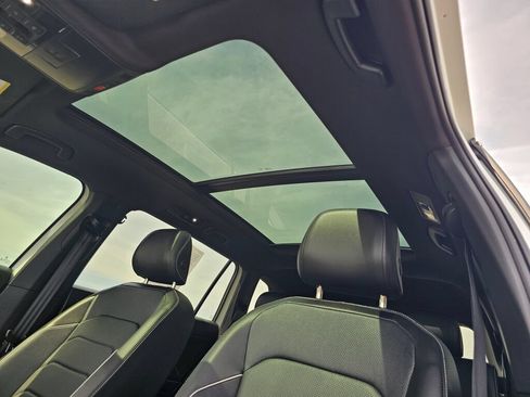 Certified 2024 Volkswagen Tiguan SEL R-Line AWD/4WD image 27